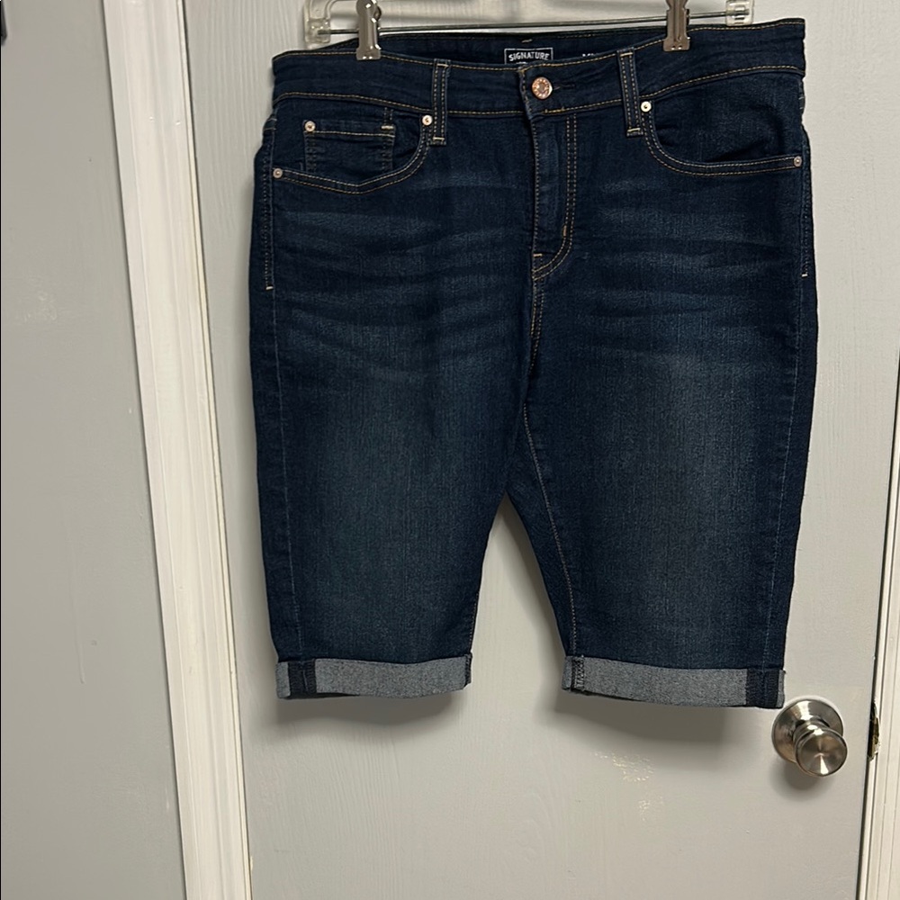 Levi Strauss Signature Mid-Rise Shorts